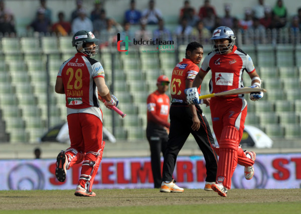 Dilshan-and-Tamim-of-Chittagong-Vikings-during-the-match-between-Comilla-Victorians-and-the-Chittagong-Vikings-600x426